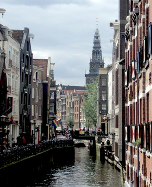 Oudezijds kolk met uitzicht op de Oude Kerk, anno 2011