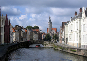 Spinolarei and Spiegelrei with in the background the 'Poortersloge'