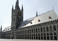 History Trips | Lakenhal (Ieper) herbouwd 