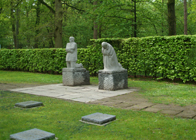 History Trips | Deutscher Soldatenfriedhof Vladslo | 'The Grieving Parents' by Käthe Kollwitz as a memorial to Kollwitz' son Peter